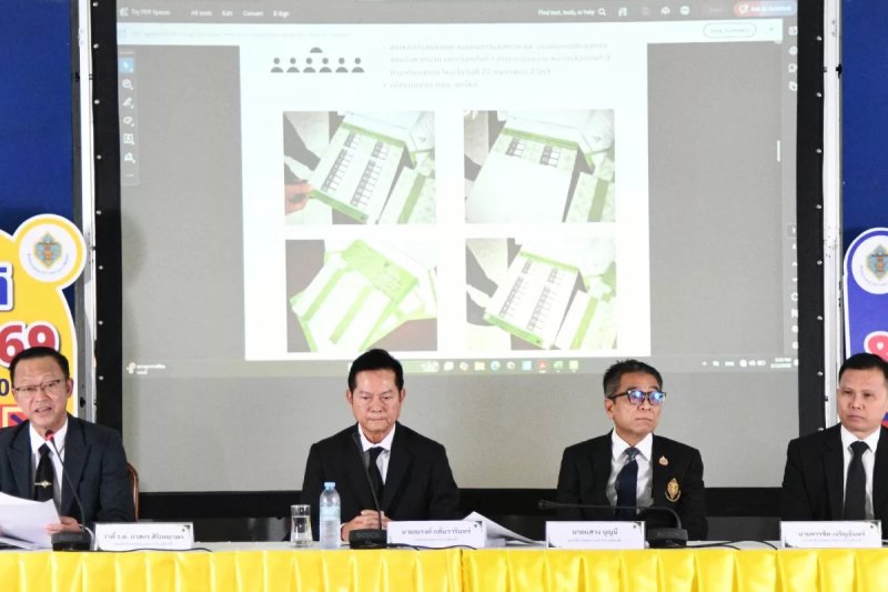 Election Commission members clarify the use of barcodes and QR codes on ballot papers during a press briefing on Feb 13. From left: Acting Sub Lt Phasakorn Siriphakayaporn, deputy secretary-general; chairman Narong Klanwarin; secretary-general Sawaeng Boonmee; deputy secretary-general Khanchit Charoen-in. The press conference ended in chaos and officials subsequently decided to suspend in-person communications. (Screenshot from Election Commission Facebook)