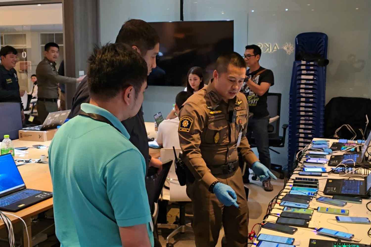 Bangkok Post - 94 Vietnamese held in online gambling raid