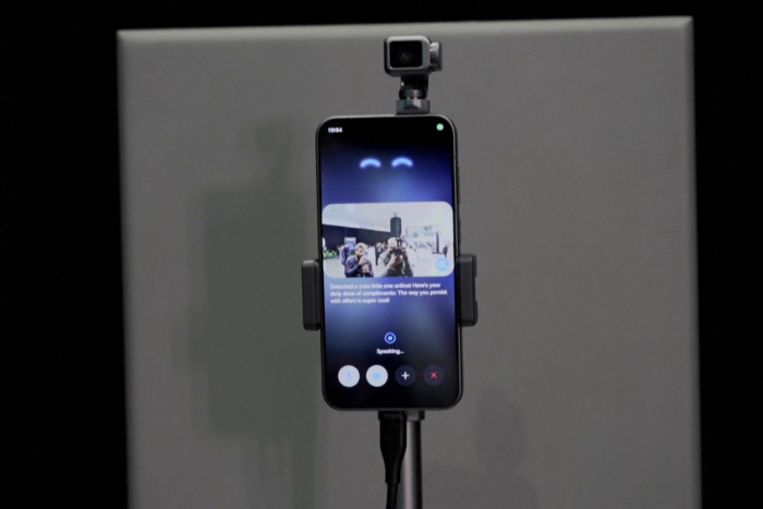 Smart devices company HONOR unveils AI-powered 'robot' phone