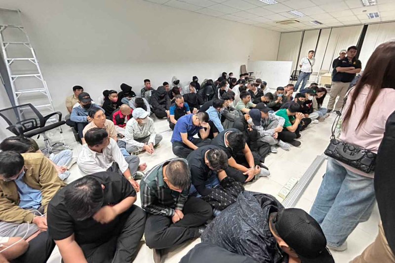Bangkok Post - 94 Vietnamese held in online gambling raid
