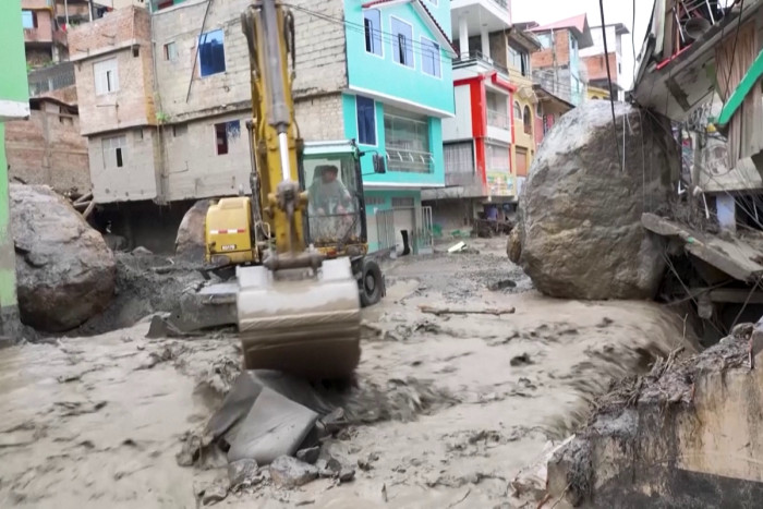 Heavy rains flood Peru homes as river overflows