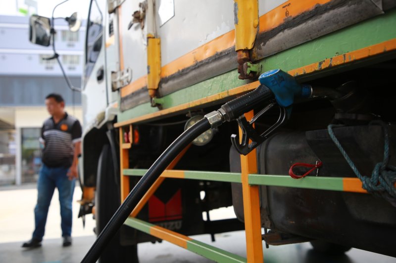 A truck is refilled with diesel at a service station in Samut Prakan. (Photo: Somchai Poomlard)