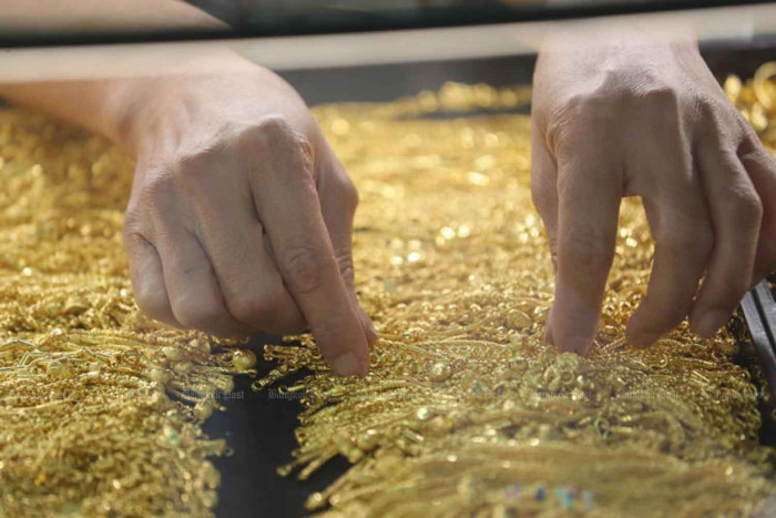 Investors turn to crypto  and tokenised gold