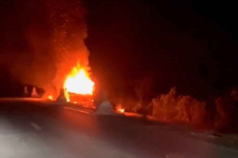 Two 10-Wheel Trucks and Road Roller Torched in Southern Thailand Construction Site Attack