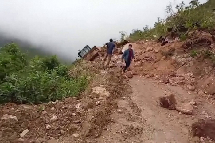 Workers narrowly escape landslide while clearing a road in Peru