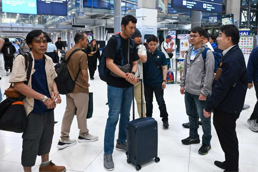 Government to evacuate more Thais from Iran