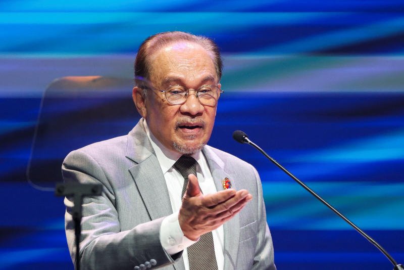 马来西亚总理安瓦尔·易卜拉欣于 2025 年 7 月 9 日在吉隆坡举行的第 58 届东南亚国家联盟外长会议上发表讲话。（照片：路透社）