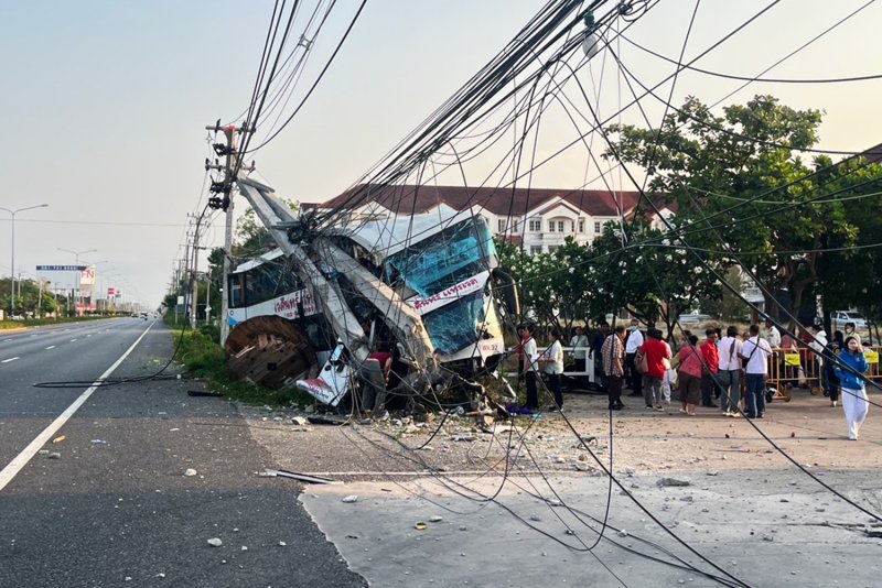 Temple Pilgrimage Turns to Tragedy as Chartered Bus Crashes in Cha-am, Injuring 15