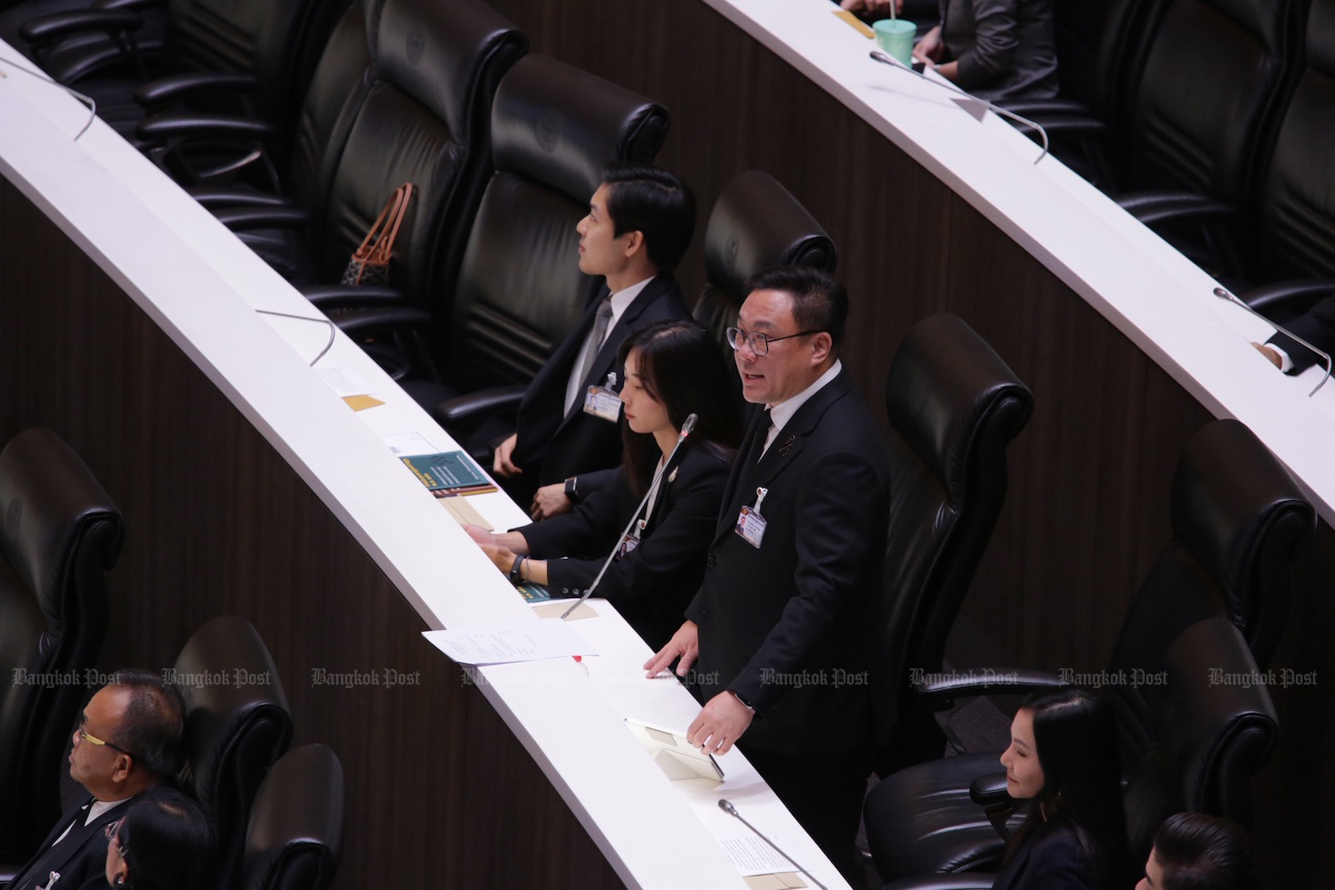 Pheu Thai Party leader Julapun Amornvivat speaks prior to the voting session for the new prime minister. (Photo: Bangkok Post)