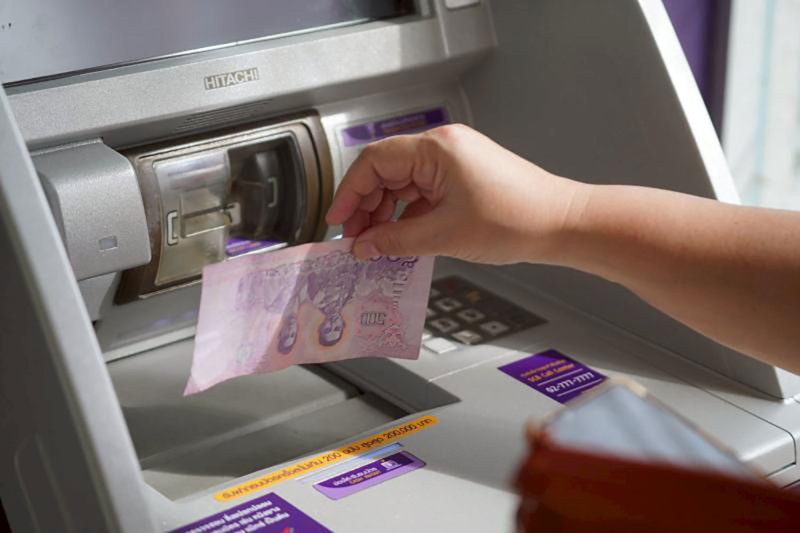 A new directive published in the Royal Gazette orders banks to classify cash withdrawals of 5 million baht or more as high‑risk transactions and require customers to explain the source of funds, effective April 1, 2026. (Bangkok Post file photo)