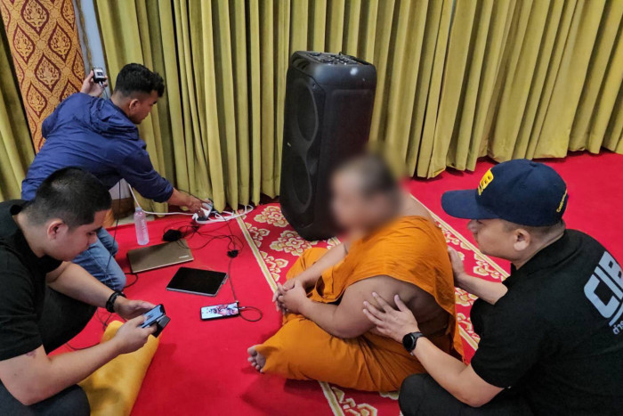 Two Bangkok monks charged with abusing novices