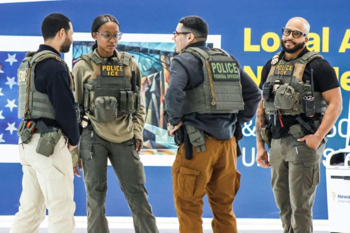 Bangkok Post - US deploys immigration agents to airports amid shutdown ...
