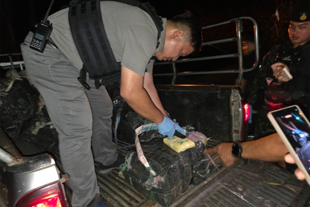 Bangkok Post - 5 million speed pills seized after Chiang Rai car chase
