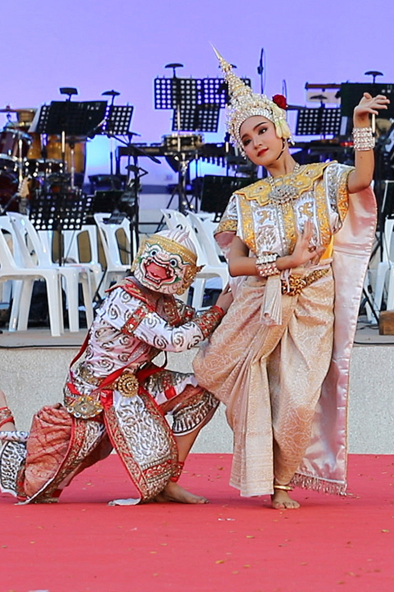 Khon and symphony in the park