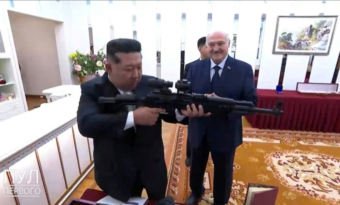 Belarus' Lukashenko gifts automatic rifle to North Korea's Kim