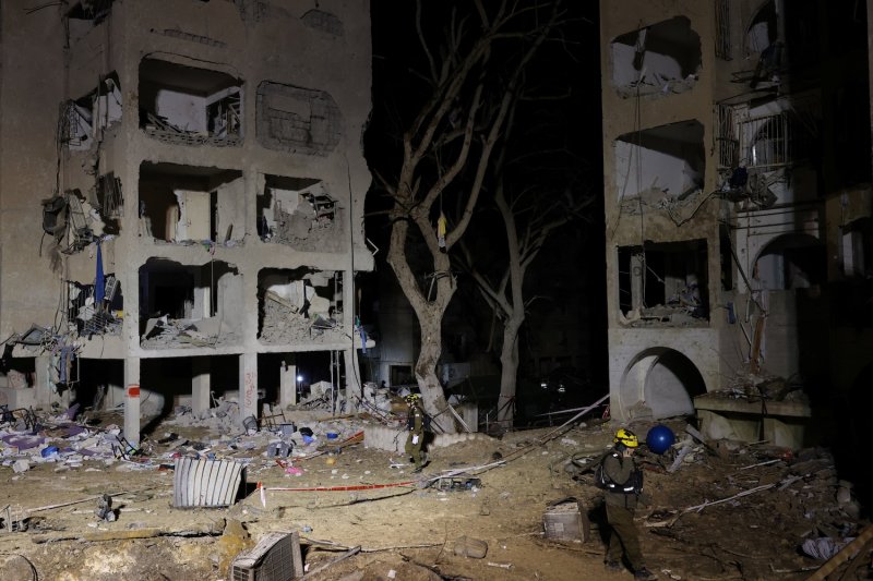 Israeli soldiers assess the damage after Iranian missile barrages struck residential buildings in Arad in southern Israel, on March 22, 2026. (Photo: Reuters)