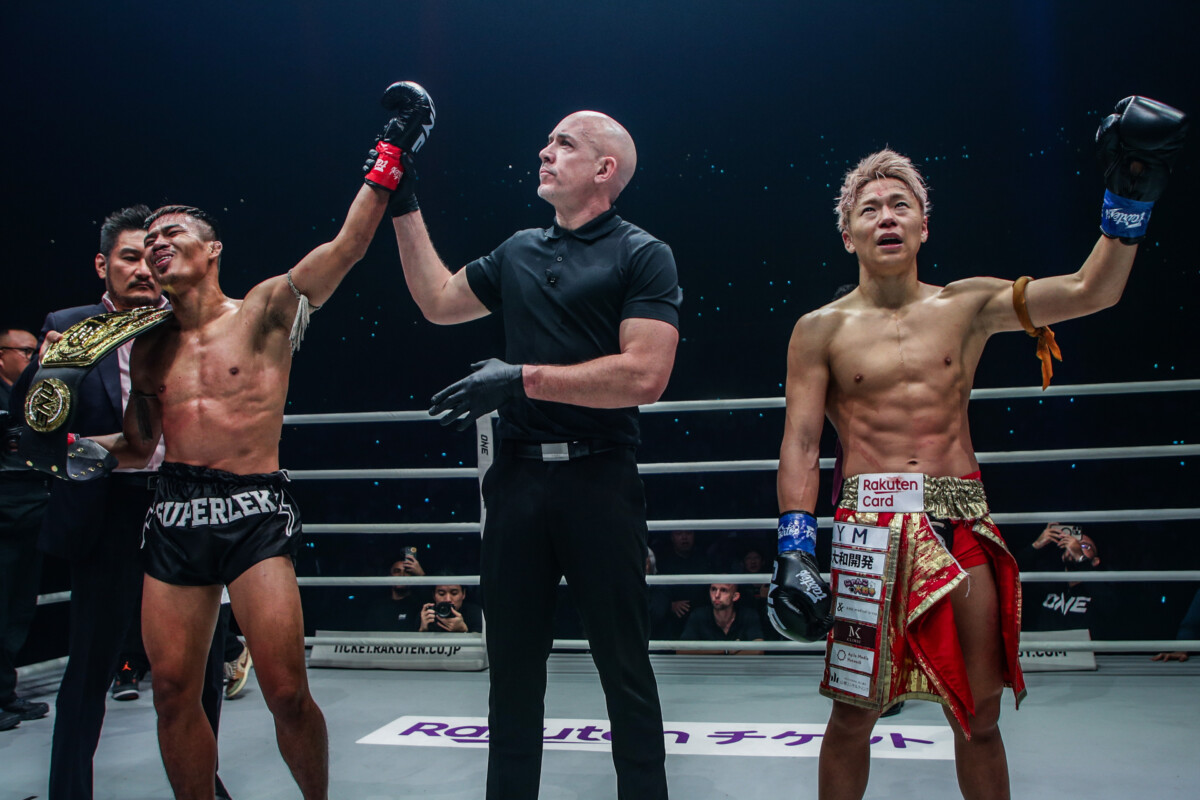 Superlek celebrates a unanimous decision win over Takeru in Tokyo in January 2024