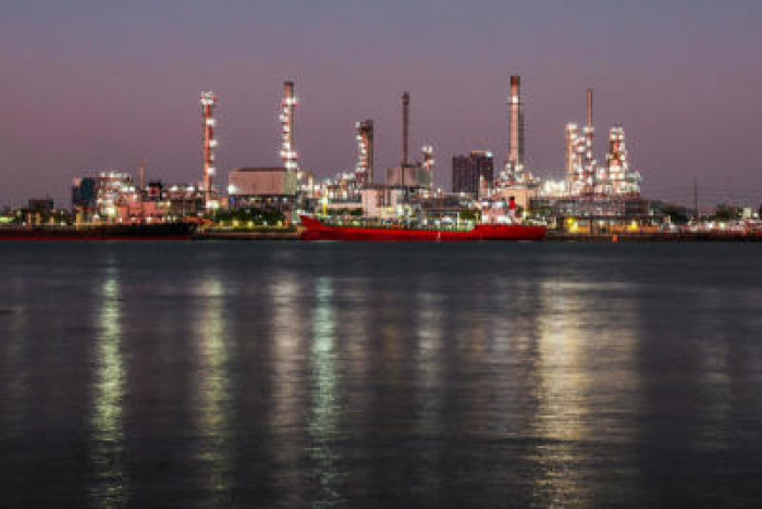 Oil rises as Trump threatens escalation in war if no deal soon