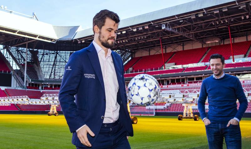 Norwegian chess Grandmaster Magnus Carlsen juggles a football prior to the fifth round of the Tata Steel Chess Tournament at the Philips-Stadion in Eindhoven on Jan 16, 2020. (Photo: AFP)