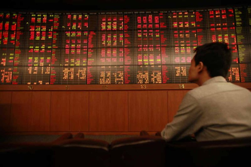 Cautious investments urged amid chaos of Mideast war