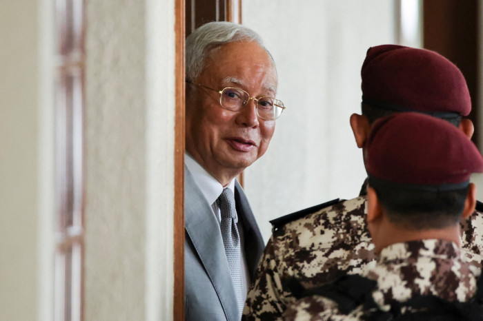 Malaysian ex-PM ordered to repay $1.3bn to looted fund