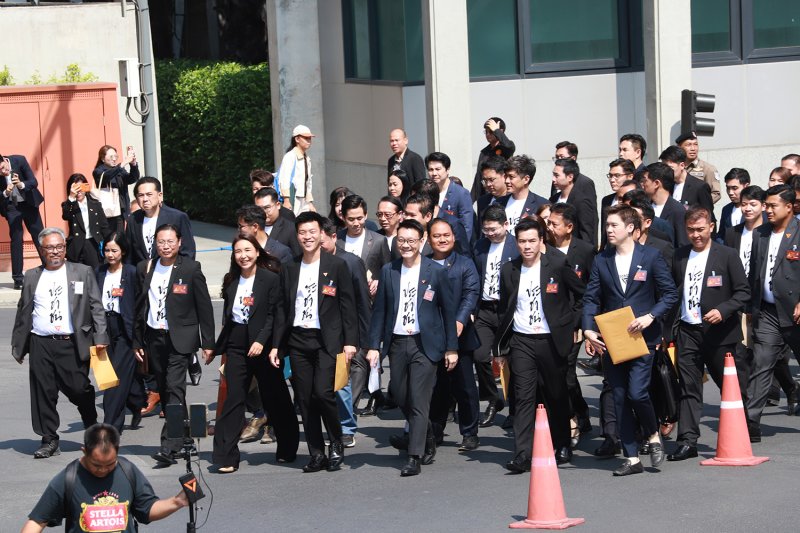 People’s Party MPs arrive at parliament to formally register as members of the 27th House of Representatives on March 9, 2026. (Photo: Apichart Jinakul)