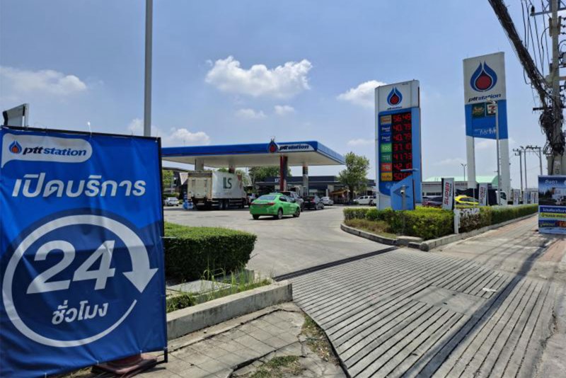A PTT station displays price adjustments of all types of fuel on Tuesday. (Photo: Pattarapong Chatpattarasil)