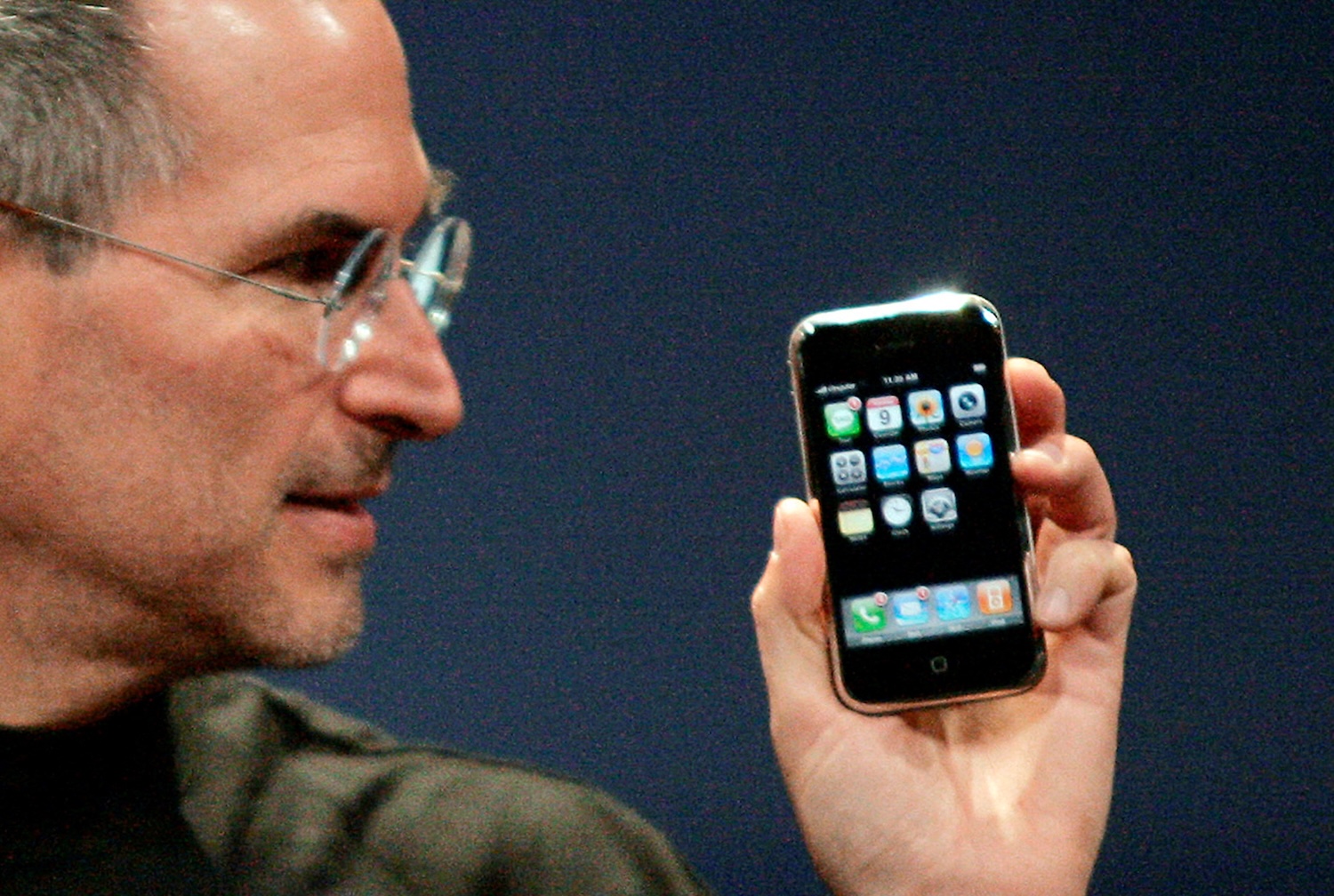 Apple CEO Steve Jobs introduces the first iPhone in San Francisco, on Jan Jan 9, 2007. (Photo: Reuters)