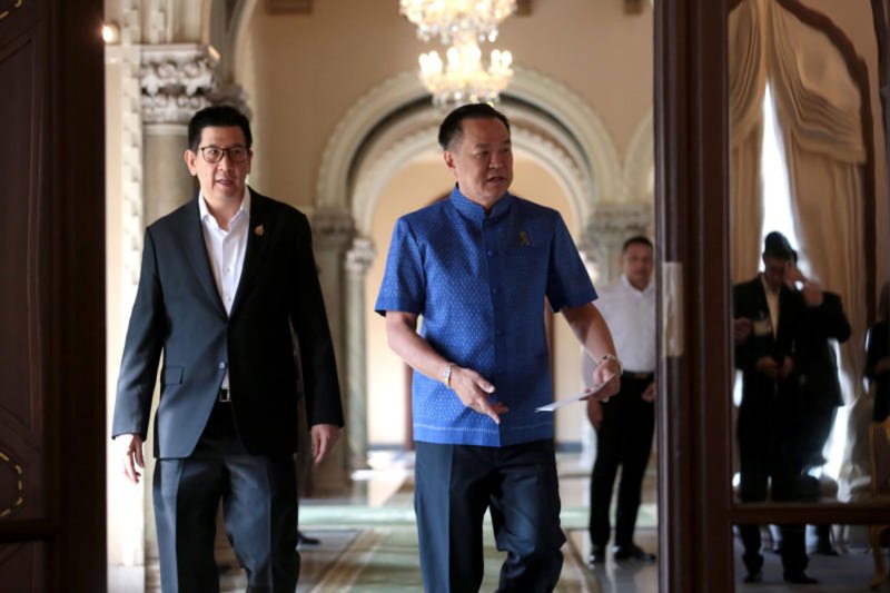 Prime Minister Anutin Charnvirakul, right, and Finance Minister Ekniti Nitithanprapas arrive at Government House on Tuesday. (Photo: Chanat Katanyu)