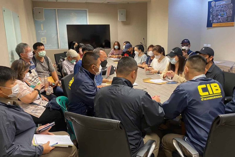 Officers from the Economic Crime Suppression Division of the Central Investigation Bureau meet with about 30 people who filed a complaint against financially ailing Stark Corp and its executives on July 4, 2023 to demand the return of their money invested in the company. (Photo supplied/Wassayos Ngamkham)