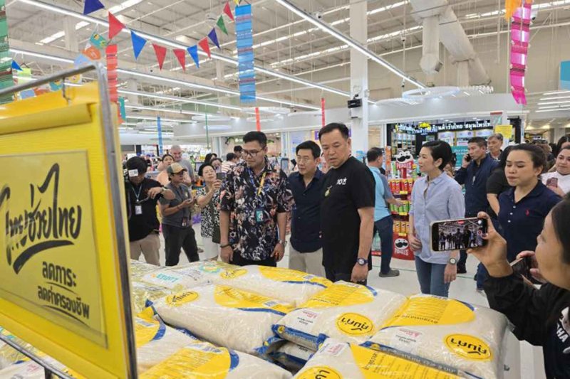 Prime Minister Anutin Charnvirakul visits the Lotus’s store in Bang Kapi on Saturday to review the ‘Thai Help Thai’ programme, which lowers product prices to ease living costs amid rising fuel prices. Chanat Katanyu