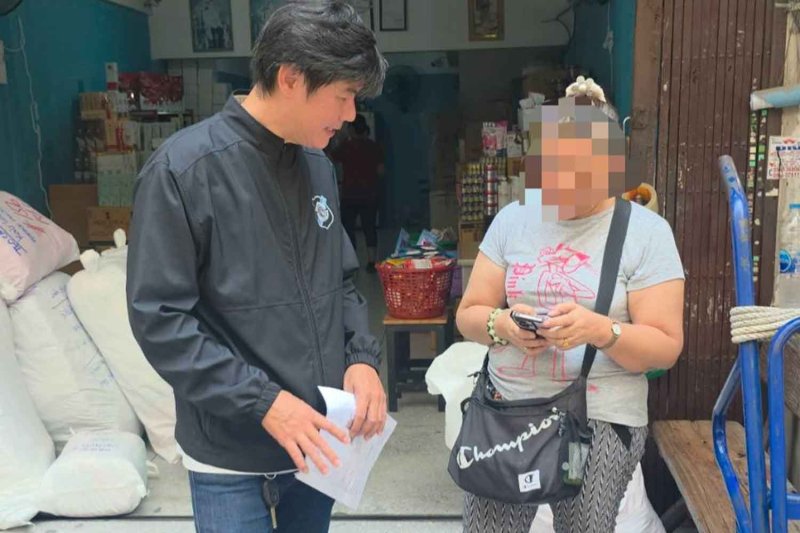 The woman suspect is arrested in Phaya Thai district, Bangkok, on Sunday morning. (Photo supplied)