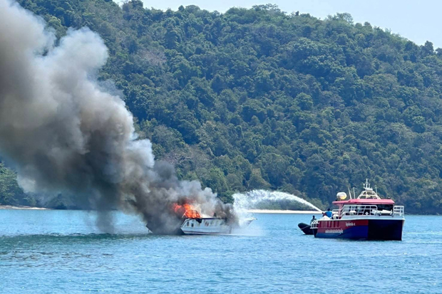 An Air Canada Express jet collides with a ground vehicle at LaGuardia Airport in New York on March 24. (Photo: Reuters)