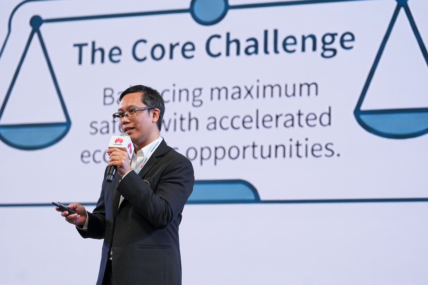 Sutham Tesrumphun, Deputy Director of Information Technology Center at the FDA