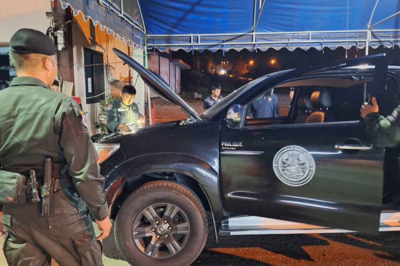 Security officials examine a pickup truck used in a smuggling attempt at a highway checkpoint in Thong Pha Phum district, Kanchanaburi, on Monday night. Photo: Piyarach Chongcharoen