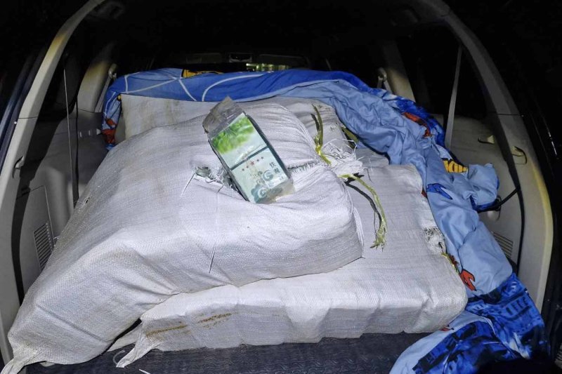 Sacks containing packs of ketamine were found in an SUV at a resort hotel in Ban Phaeng district of Nakhon Phanom province on Wednesday night. (Photo: Pattanapong Sripiachai)