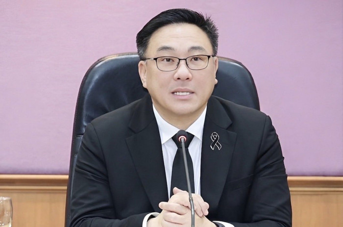 Julapun pledges aid for slain crew's kin