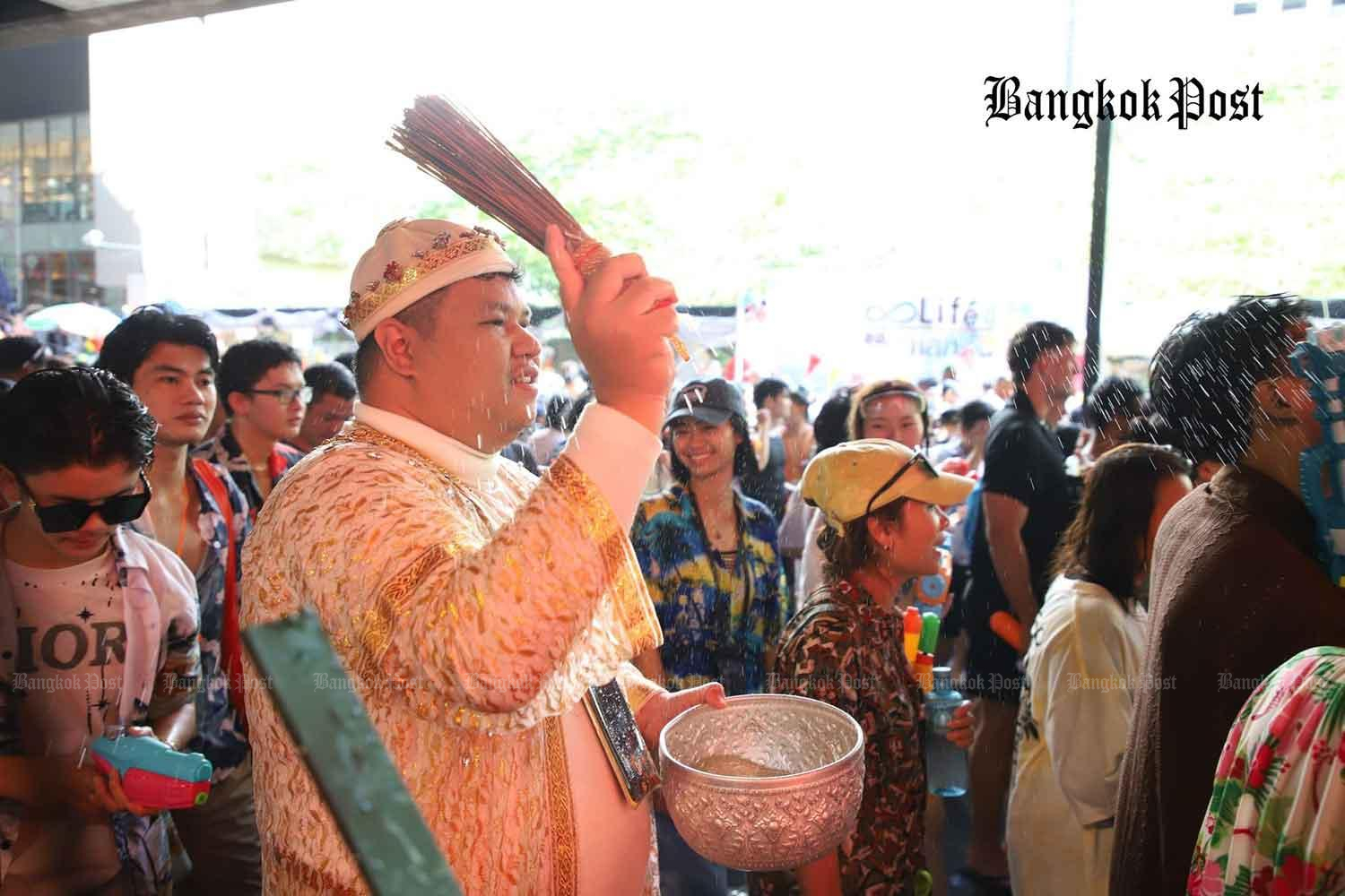 Songkran Festival officially begins