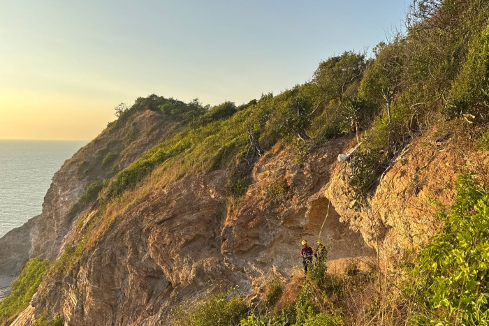Myanmar man found dead at cliff base on Koh Larn