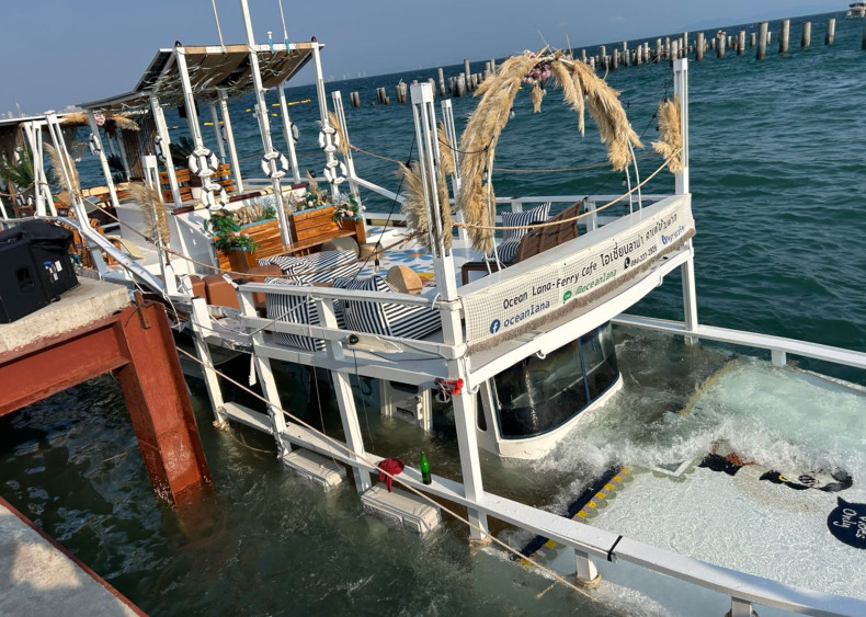 Ferry to Koh Larn sinks after hitting pier