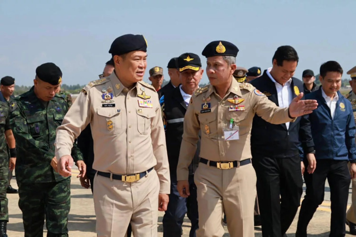 Prime Minister Anutin Charnvirakul (left) walks alongside Narathiwat governor Boonchuay Homyamyen during his visit to the southern border provinces on Friday. (Photo: Narathiwat Public Relations Office)