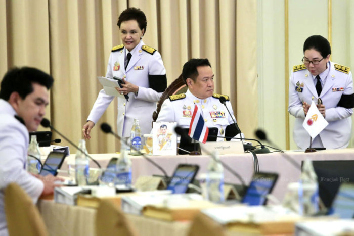 Thais reserve judgement on new cabinet