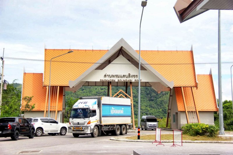 The Singkhorn border checkpoint with Myanmar is located at one of the narrowest points on Thai territory, less than 20 kilometres from Prachuap Khiri Khan town on the Gulf of Thailand. (Photo: Chaiwat Satyaem)
