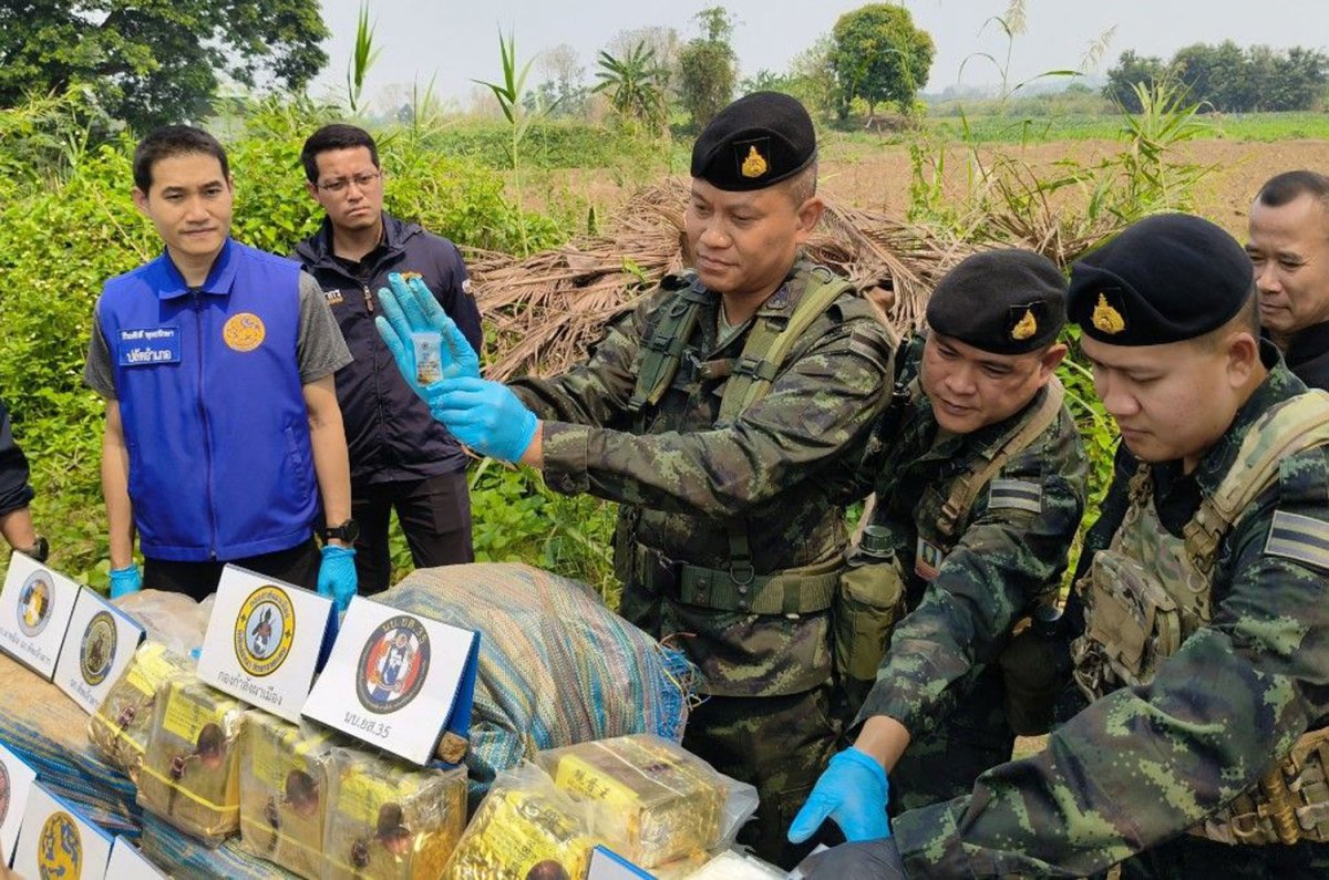 Crisp 521kg Meth Seized From Jet That Flew From Subang To Laos, M'sian Among 13 Nabbed Capture for Mobile Crisp 521kg Meth Seized From Jet That Flew From Subang To Laos, M'sian Among 13 Nabbed Capture for Mobile