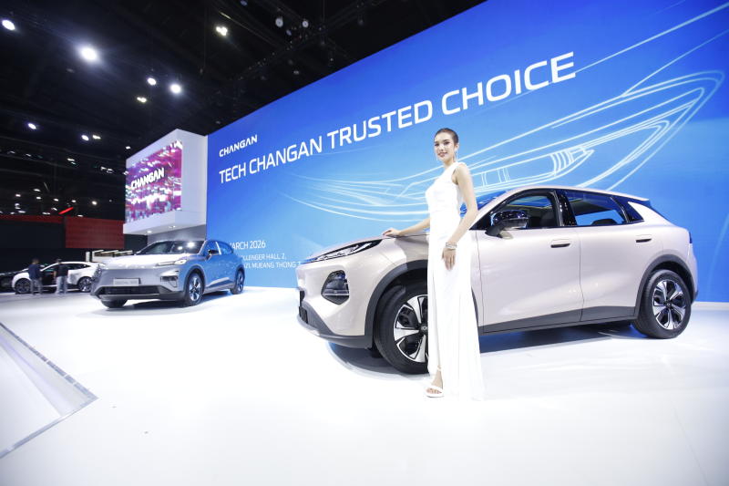 A model poses beside Changan cars from China at the 47th Bangkok International Motor Show 2026, held at IMPACT Challenger Hall 1&ndash;3 in Nonthaburi province. (Photo: Pattarapong Chatpattarasill)