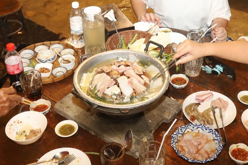 Good value, good company ... and suspicious chopstick hygiene?