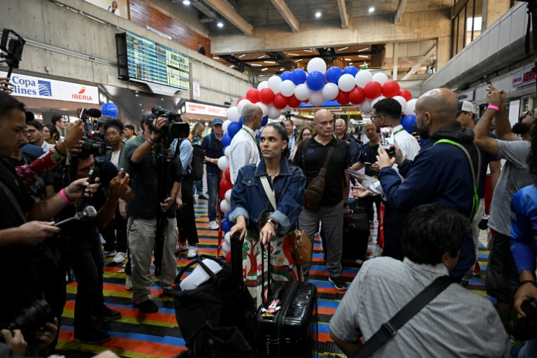 First direct US-Venezuela flight in years arrives in Caracas?