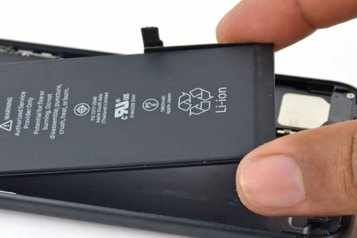 EU rules demand easy battery swaps for smartphones by 2027