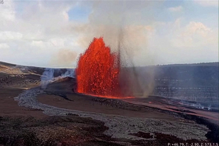 Hawaii’s Kilauea volcano throws up lava fountain