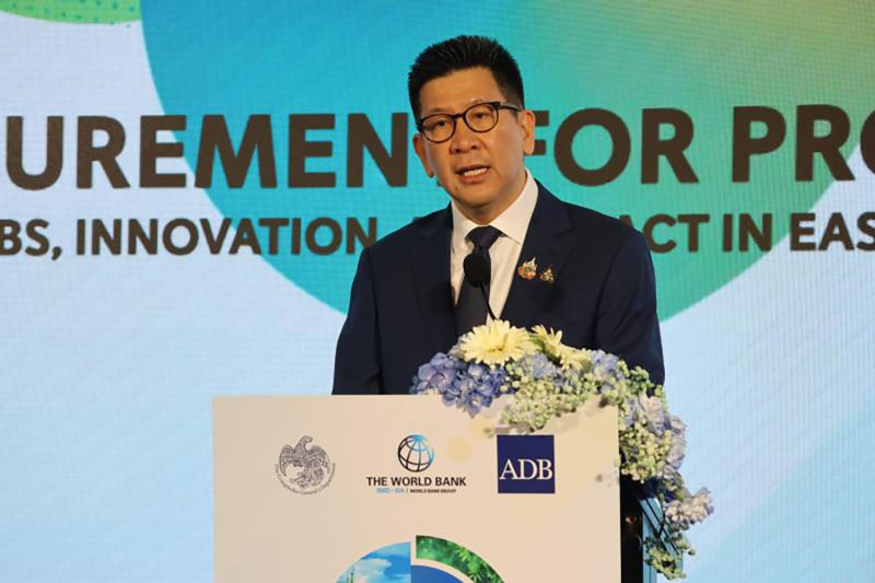 The government’s 400-billion-baht emergency borrowing decree is both “urgent and necessary”, says Finance Minister Ekniti Nitithanprapas. (Photo supplied)